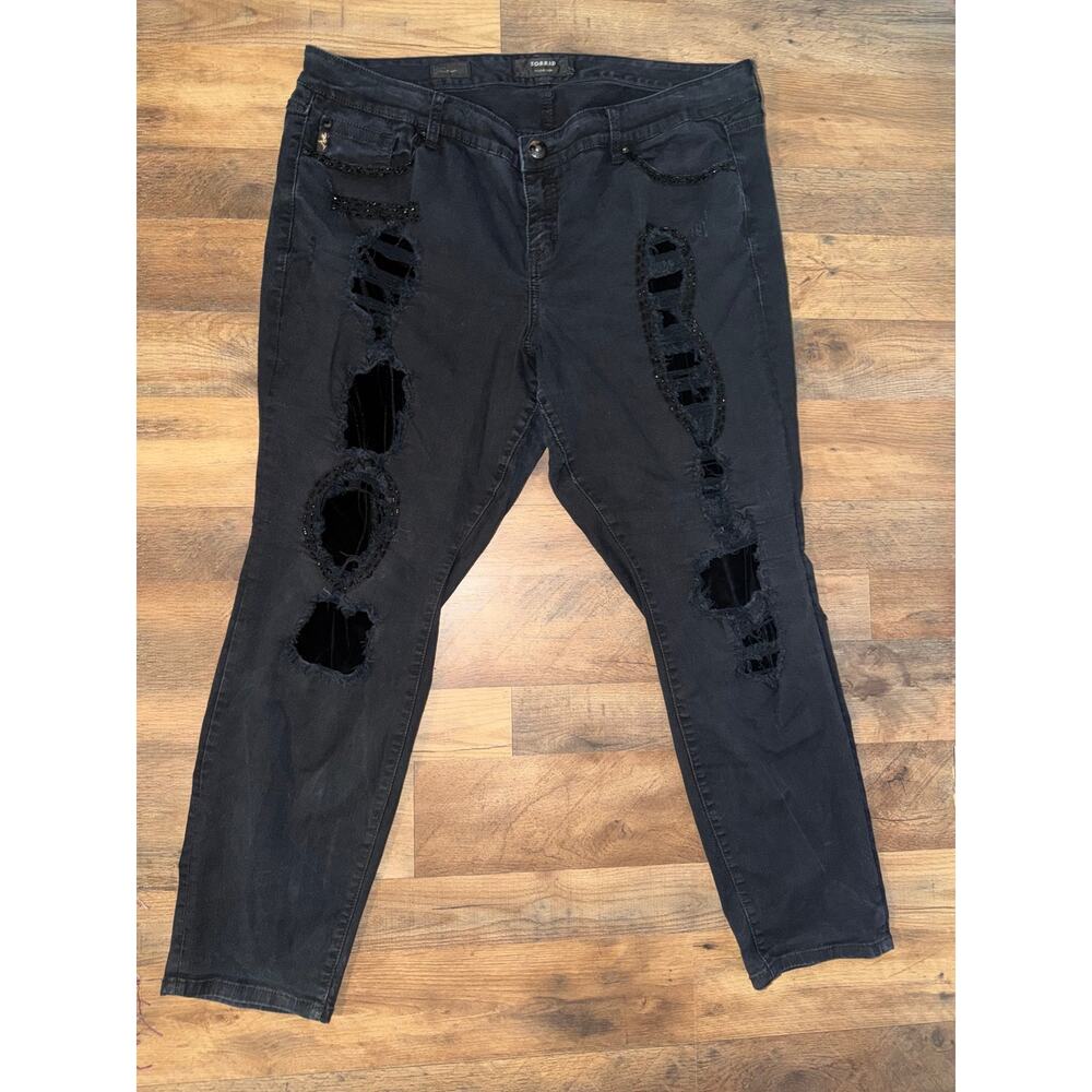 Torrid women’s black distressed skinny jeans